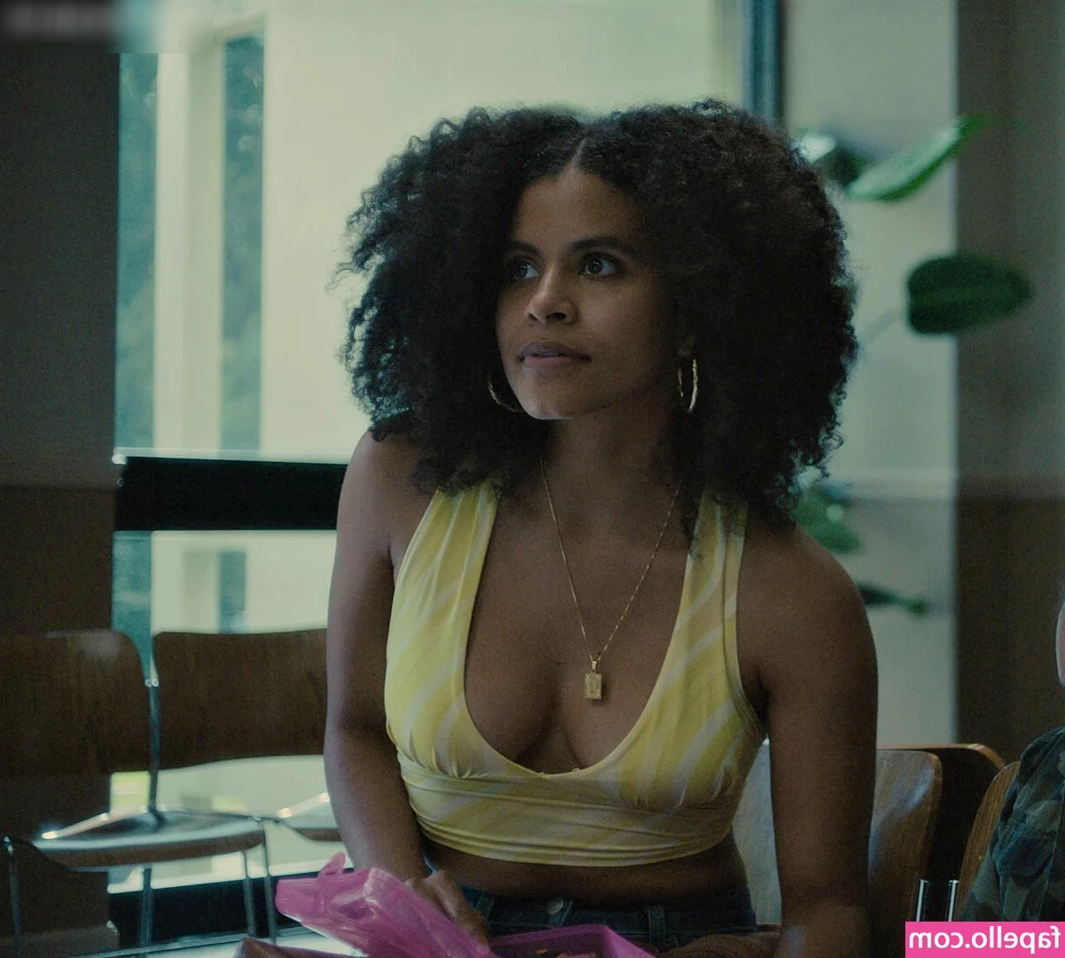 Zazie Beetz [ zazie-beetz ] - Happy International Women s Day  I am happy to be a woman and I hope