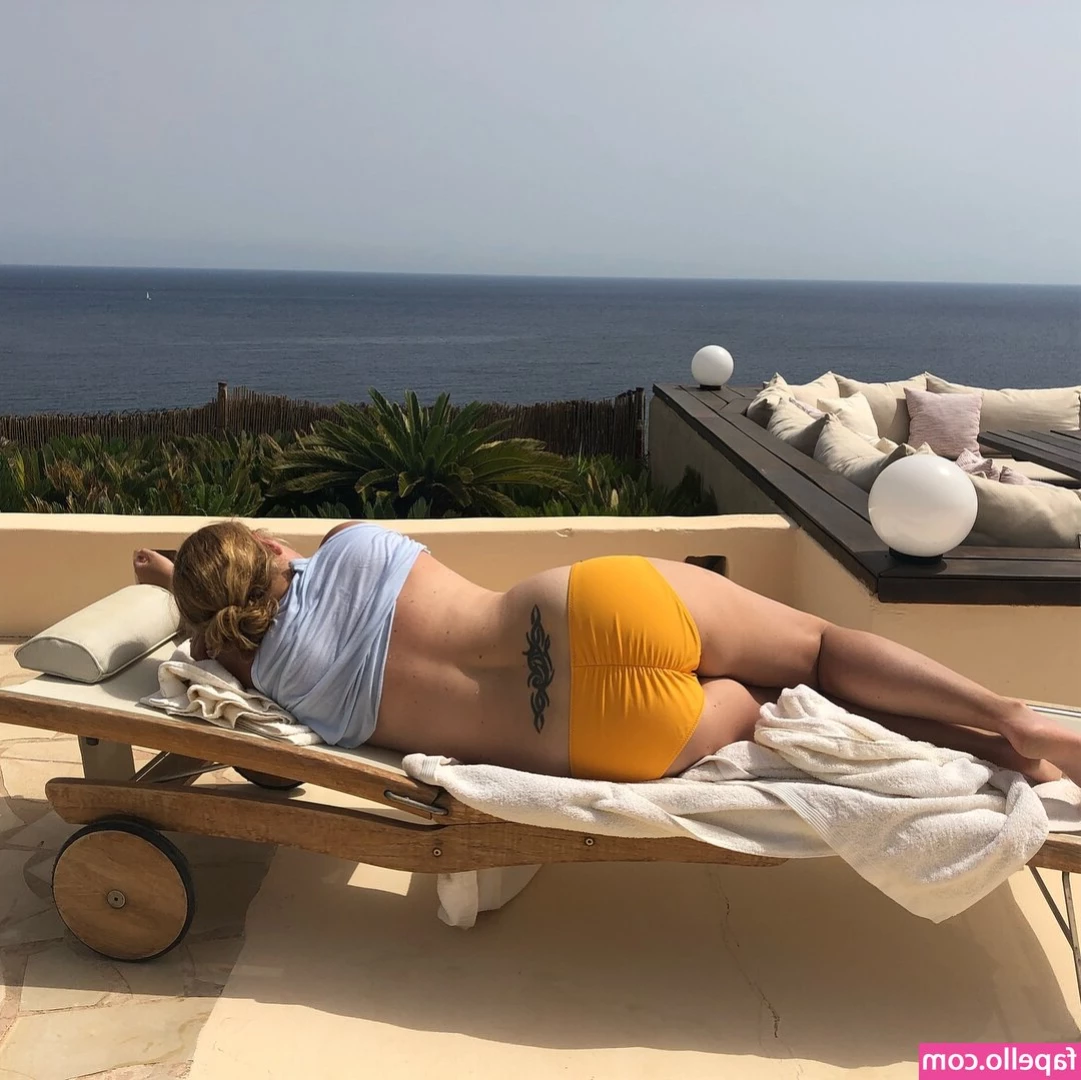 Amy Schumer [ amy-schumer ] - Who’s horny tonight ?  my amazing promotion is still available if