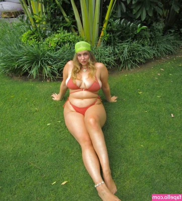 Joann Van Den Herik [ joann-van-den-herik ] - I have a bit of room in bed,join me?