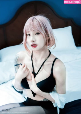 girlcrush_tr [ girlcrush-tr ] - A little something for you