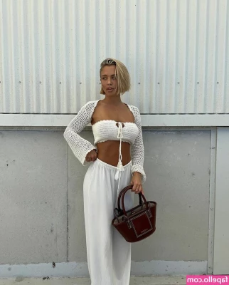 Tammy Hembrow [ tammy-hembrow ] - Wanna see me stretch this pussy