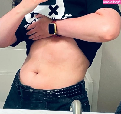 Buffpup - Milf Monday  Look at the mommy tummy