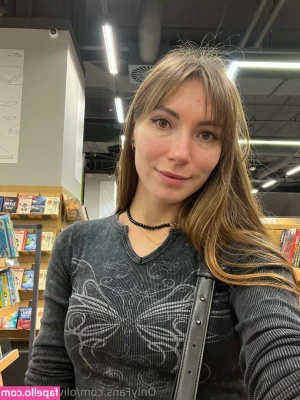 olivia_on_pole [ olivia-on-pole ] - Do you think fantasies are better left in the mind, or do they