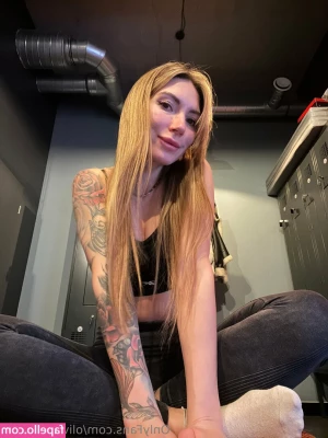 olivia_on_pole [ olivia-on-pole ] - Around for chat and customs today