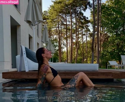 olivia_on_pole [ olivia-on-pole ] - Hump day tomorrow  thank you all for your support  XxSxX