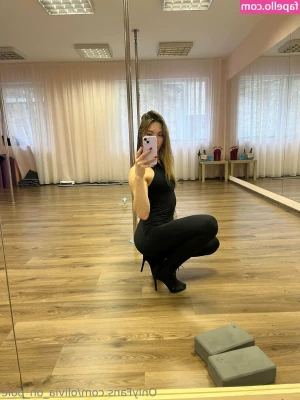 olivia_on_pole [ olivia-on-pole ] - Hello