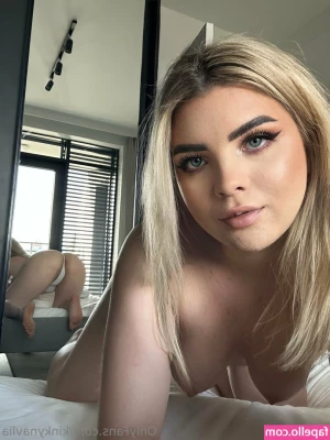 kinkynavlia - My brother loves to fuck my big ass likes to cum .look how my hungry