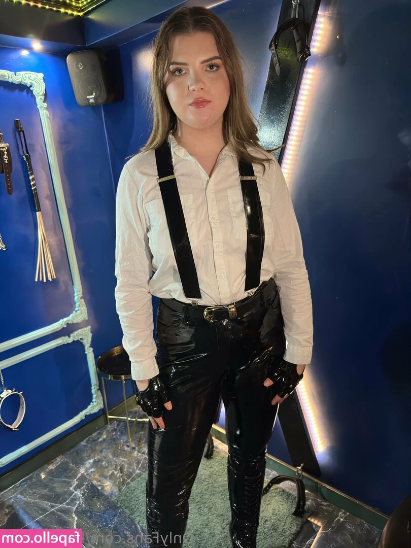 kinkynavlia - I ll be your late night snack if you d like that at least