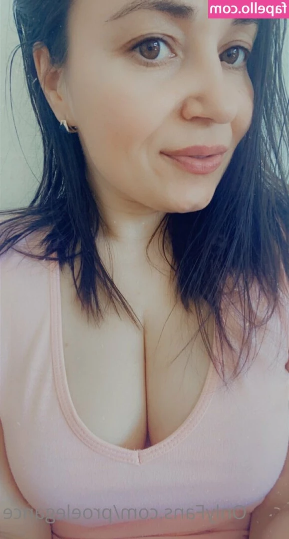 proelegance - Love rubbing this pussy for you😛