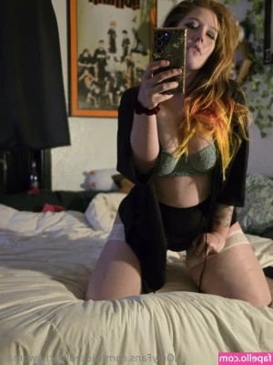 wickedwitchywoman - Ask me to show you my favorite sex position🔥😘