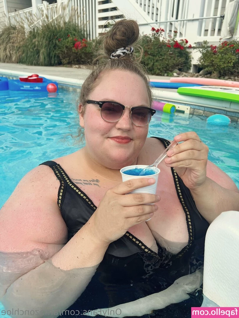 amazonchloe - I m horny asf