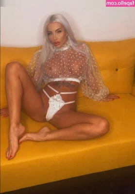 adorable_krystal [ adorable-krystal ] - Hot Girl/Girl custom video