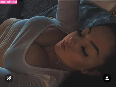 Vanessa.grwd [ vanessa-grwd ] - Who would want to wake up next to me