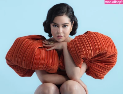 Aulii Cravalho [ auli-i-cravalho ] - running and shaking her breasts at the gym  do you want to see a
