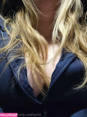 geekikitten - Who coming it get it hard and flood this pussy