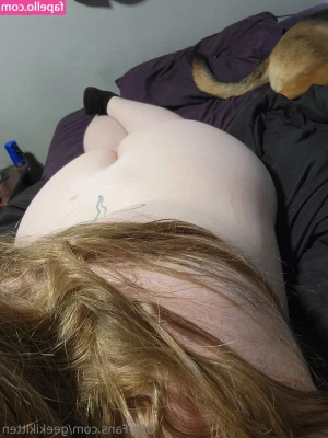 geekikitten - 2017 vs 2021 I love the way my ass and arms are filling out 💗
