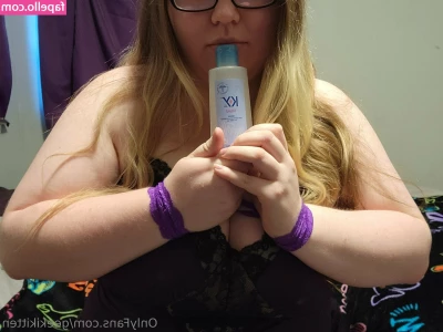 geekikitten - While I m having fun in the kitchen  You ll lick my feet