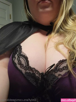 geekikitten - This is how I wait for you to come home