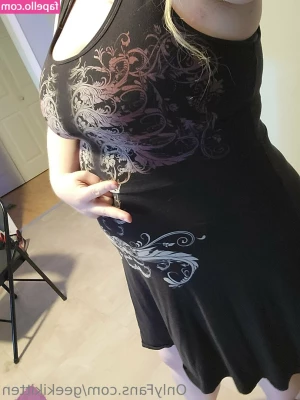 geekikitten - Hey you naughty little devils  I ve got some new content coming today part 1