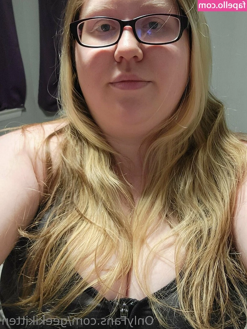 geekikitten - Would you like to fuck my pussy this morning?🫦💕
