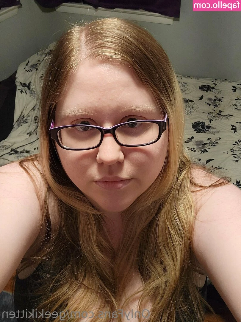 geekikitten - Lay me back and make me beg for it