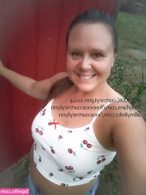 freexxxcourtneylynn - Wondering if you re ready for Friday  Tip on this post if you are