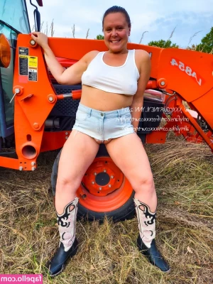 freexxxcourtneylynn - Introducing  LovelyFlowers215 her page will be active soon so make