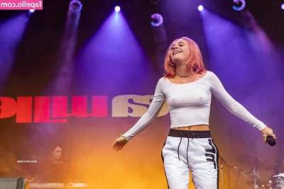  [ bea-miller ] - como me encanta dormir sin ropita