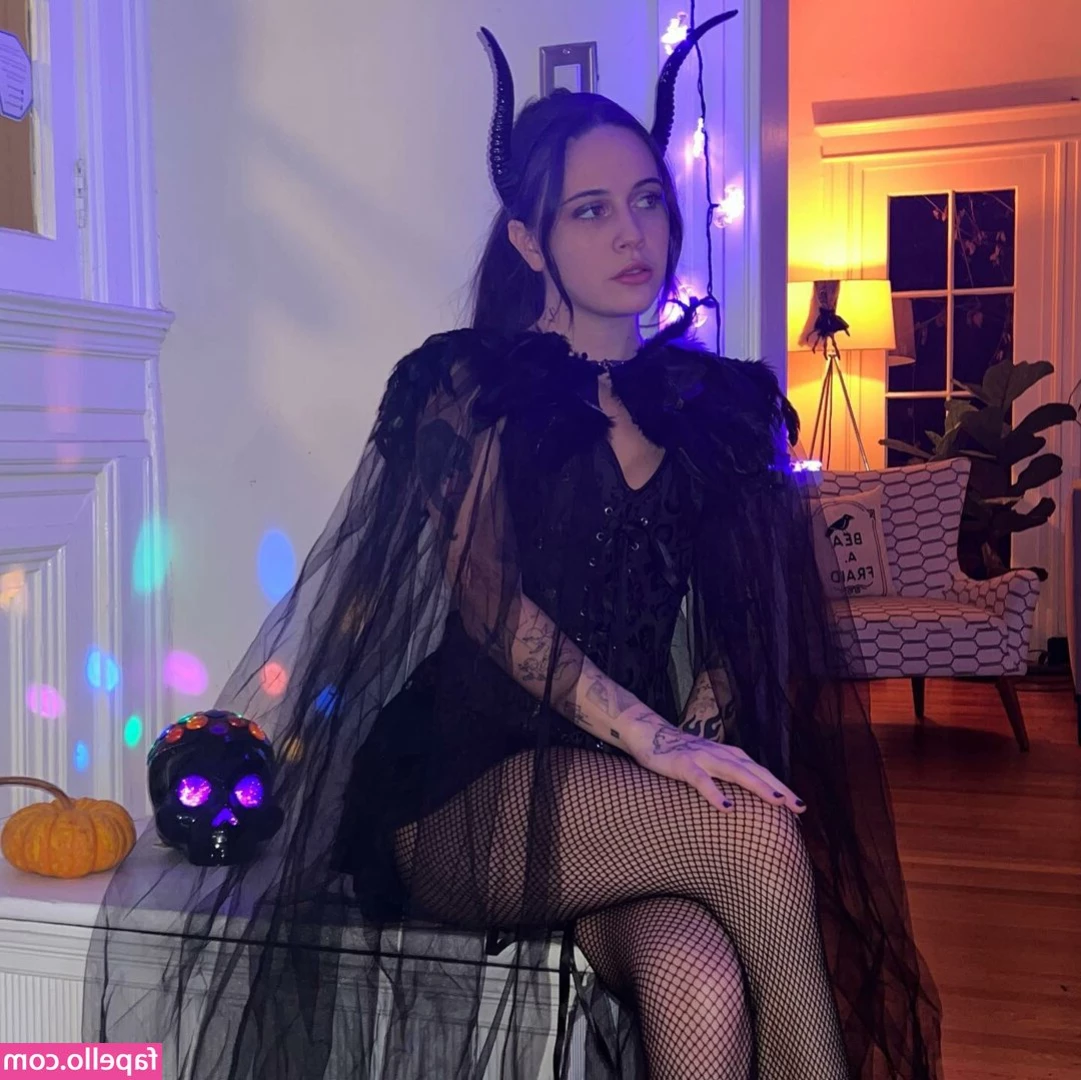  [ bea-miller ] - Unrelated to this video   How many of yall wanna watch me try playing
