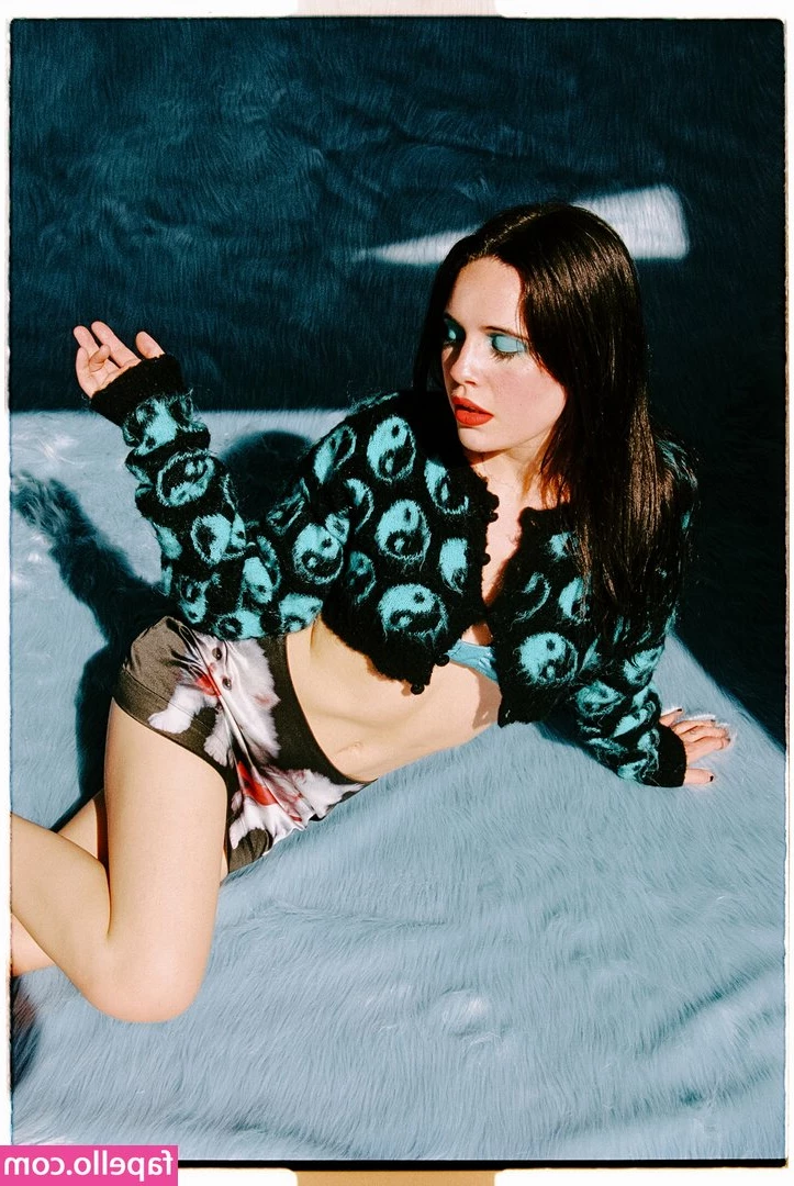  [ bea-miller ] - Thx u Solecummer for my beautiful flowers and sexy outfit