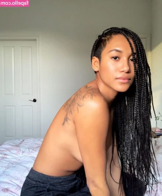 Sydney Park [ sydney-park ] - Strip with me