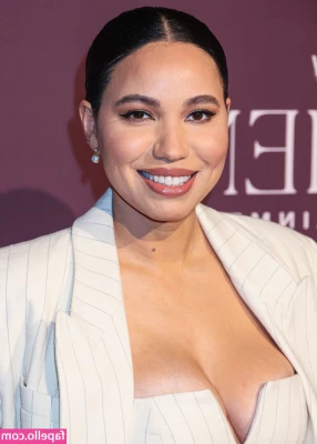 Jurnee Smollett [ jurnee-smollett ] - Tits or Ass daddy??? READY TO VIDEOCALL?