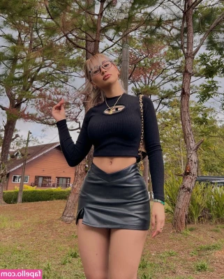 Christine Samson [ christine-samson ] - Esta hermosa esta faldita amor 🔞💦🍑