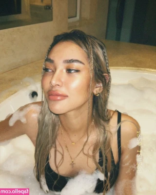 Christine Samson [ christine-samson ] - Video chat me on Snapchat for only  50  if we reach  1000 each person