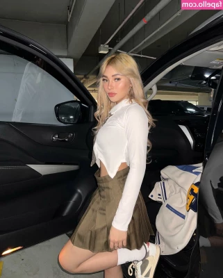 Christine Samson [ christine-samson ] - my car ain't the only thing ur gunna ride