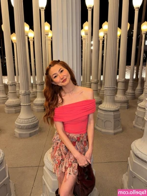 Kimiko Glenn [ kimiko-glenn ] - A second poll! Do you like it horizontal or vertical? I'm talking
