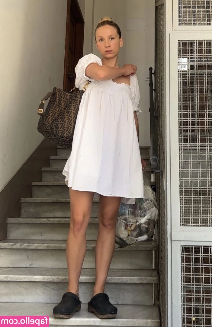 Anna Lena Klenke [ anna-lena-klenke ] - When you re running out of medical gloves and your boss turns up with