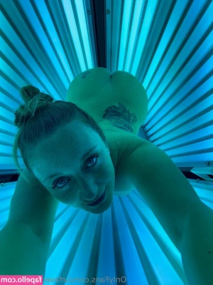 urfavegremlinfree - Fresh Pedi Photoshoot - Part 3 - Focusing on one foot in my new sexy