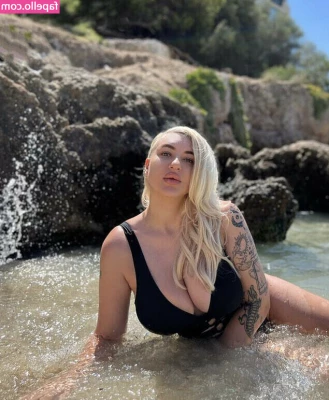 XeniaDidThat - Sizzling seaside beauty
