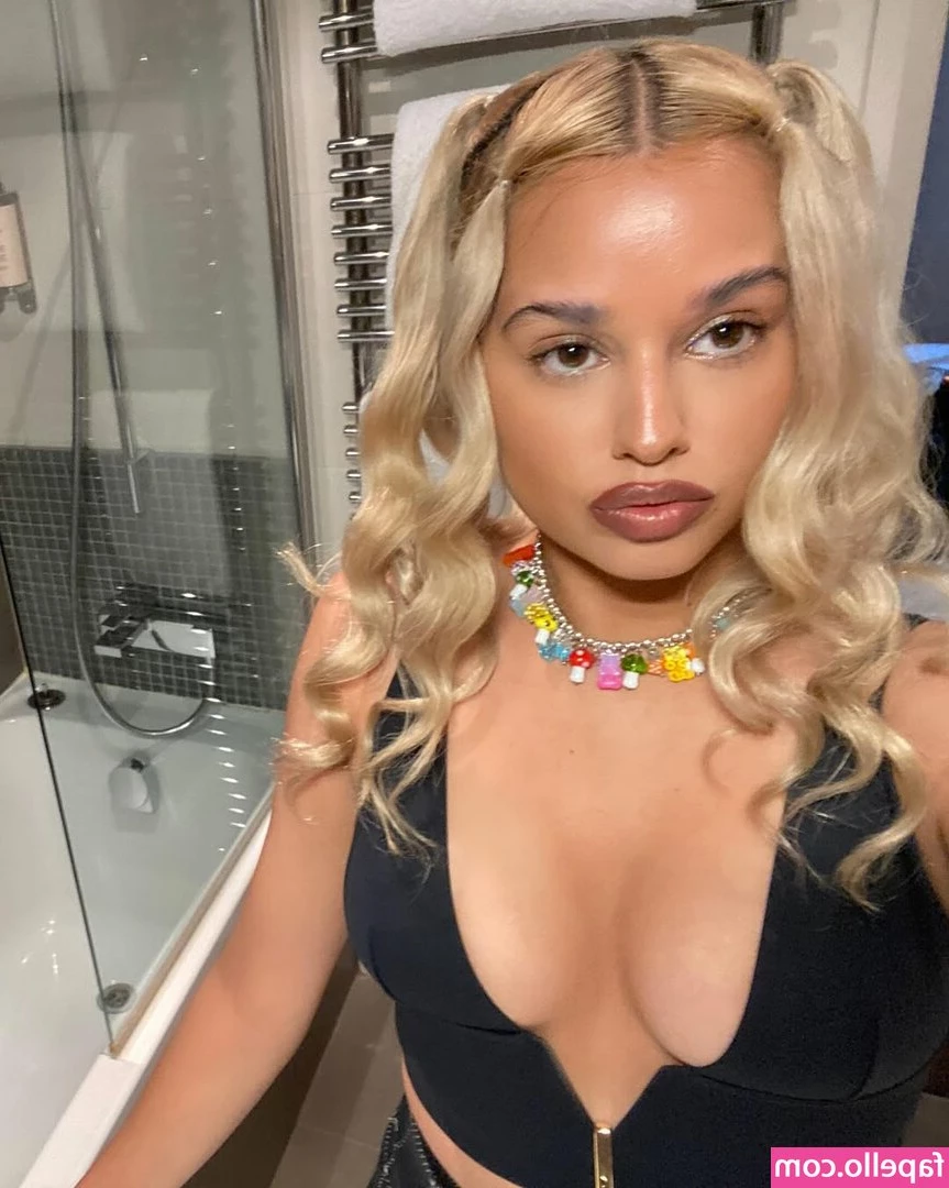 Tommy Genesis [ tommy-genesis ] - I got a little frisky on the porch last night   what would you do if