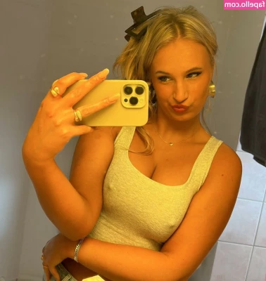 Cecilie Hoyer [ cecilie-hoyer ] - Good Morning lovers   Let s kick it off with some coffee  Let out my