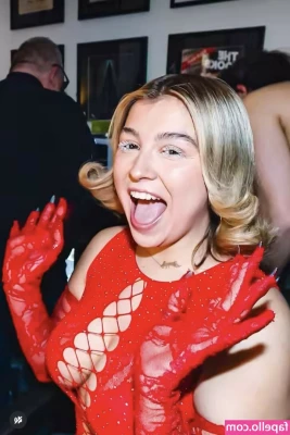  [ caity-baser ] - Worked a 16hr shift..... Wanna smell feet???