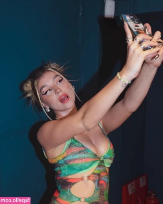  [ caity-baser ] - Hii  Is there anyone available