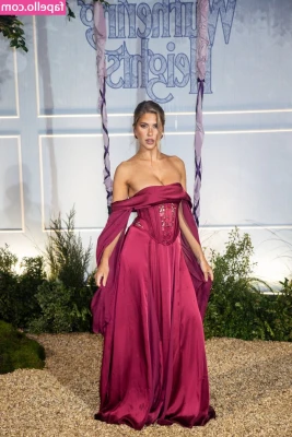 Kara Del Toro [ kara-del-toro ] - You going to wrap me up in gold?  Check your dm...
