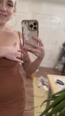 Kittydmarie [ kittydmarie-1 ] - Taking my clothes off after a long day is my favorite :)