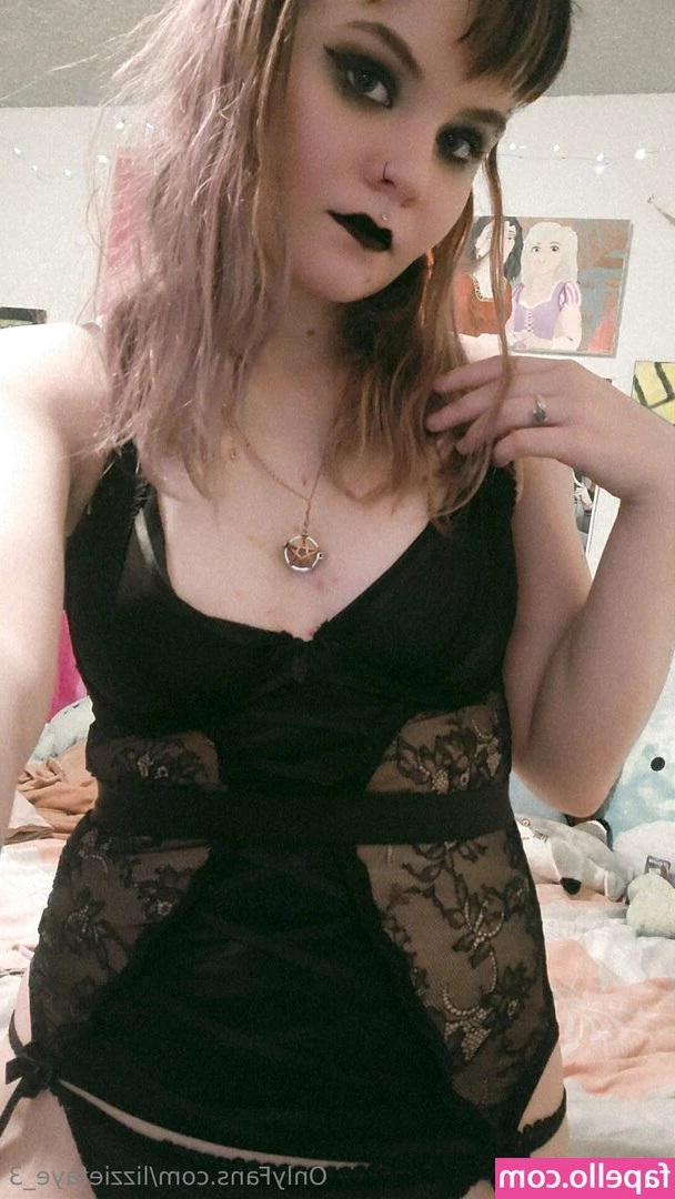 lizziefaye_3 [ lizziefaye-3 ] - How do you like blue on me, daddy? 🦋
