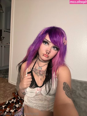 kitsudollx - Good morning! I still have pictures from the photoshoot in this red