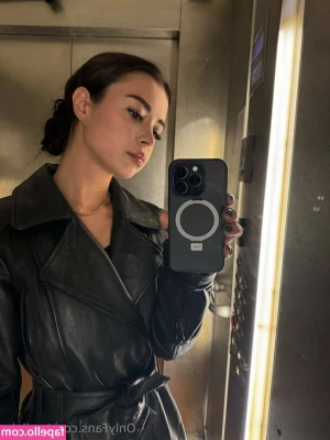 mollylo - Do you want to touch me?😊🙌🏻 But only with the help of your