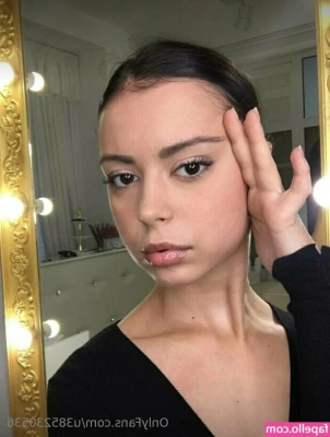 mollylo - I guess from now on every nude I take is going to have to be pretty
