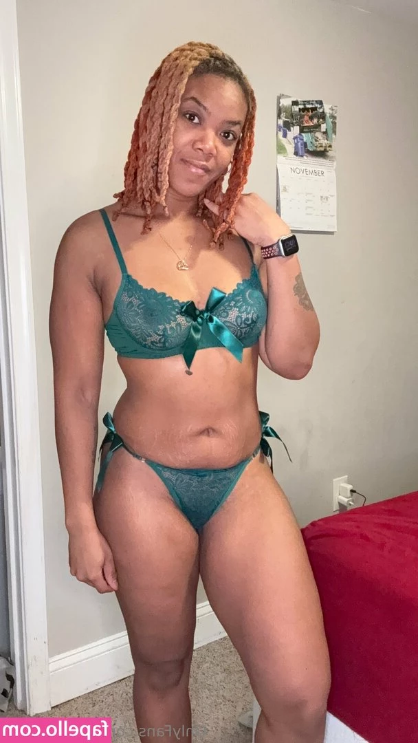 lil_moni_que [ lil-moni-que ] - Would you like to see me play baby